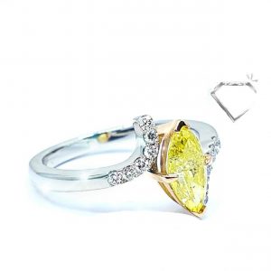 ANILLO ORO BLANCO Y ROSA 18 K CON DIAMANTE AMARILLO ADORNADO CON DIAMANTE BLANCO - hover