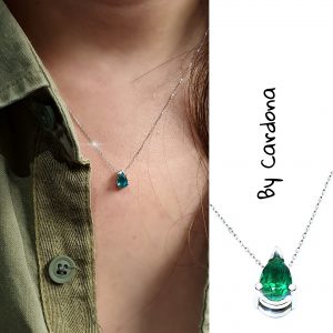 CADENA Y DIJE ORO BLANCO  18 K CON ESMERALDA NATURAL TALLA LAGRIMA 0,40 ct - hover