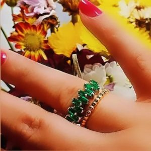 argolla crazy oro blanco 18 k y esmeralda natural - hover