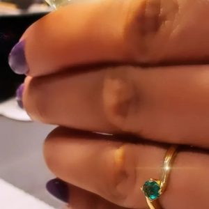 Anillo catalina oro amarillo 18 k y esmeralda natural 0,2 ct - hover
