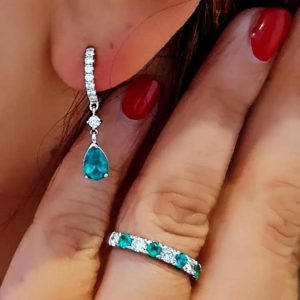 Candongas oro blanco 18 k con diamante y esmeralda talla lagrima - hover