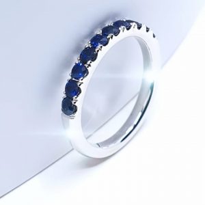 ARGOLLA ORO BLANCO 18 K CON ZAFIRO NATURAL - hover