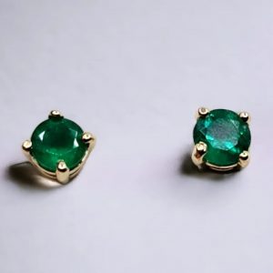 Topos oro amarillo 14 k con esmeralda natural 0.4 ct peso total aprox - hover