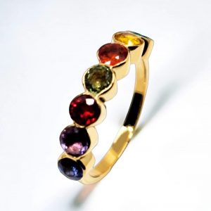 ARGOLLA ORO AMARILLO 18 K ZAFIROS Y ESMERALDA BEAZEL - hover
